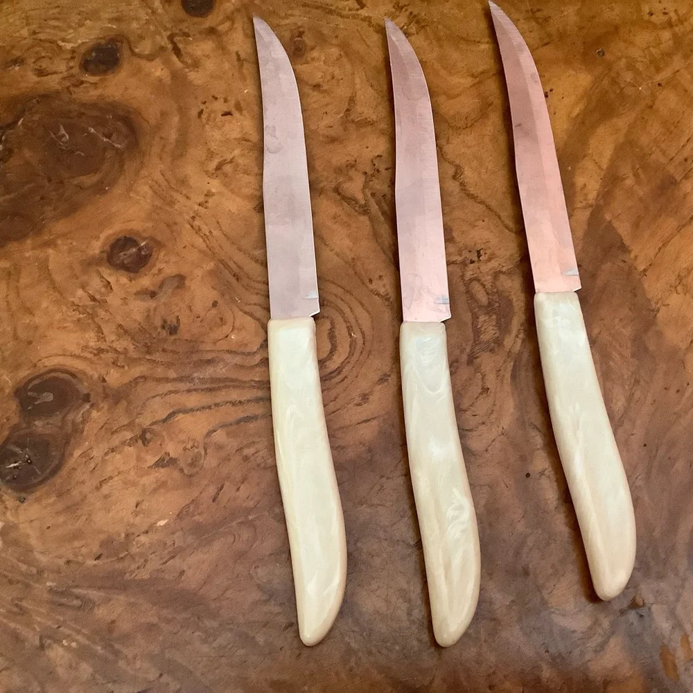 Vintage QUIKUT Stainless Steele 8.75” Steak Knives Ivory Plastic Handle Lot of 3